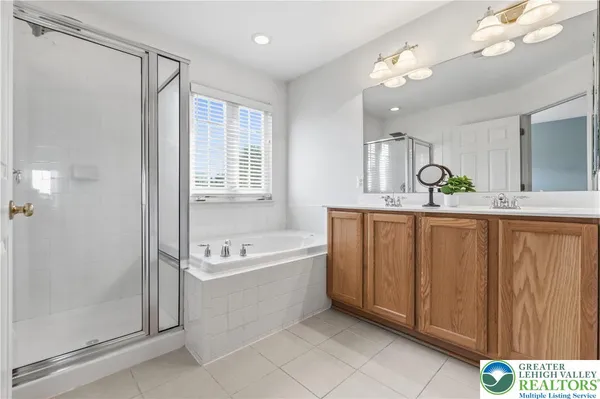 $349,900 | 1632 Oakridge Lane, Hellertown, PA 18055