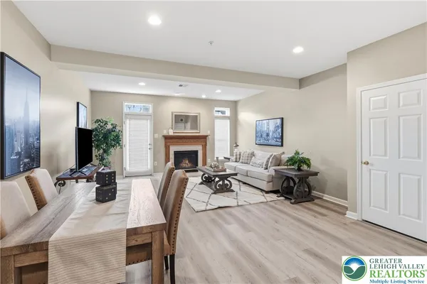 $349,900 | 1632 Oakridge Lane, Hellertown, PA 18055