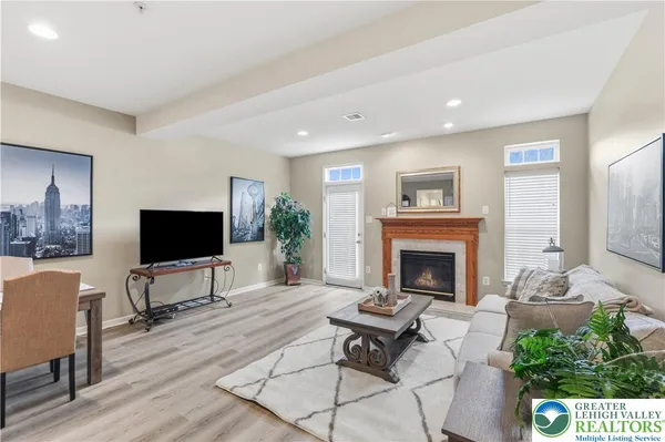 $349,900 | 1632 Oakridge Lane, Hellertown, PA 18055
