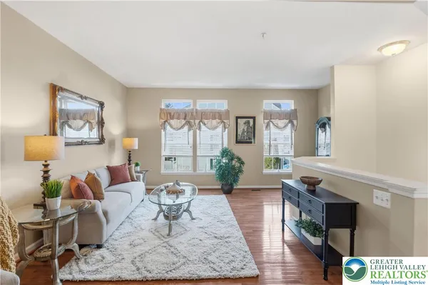 $349,900 | 1632 Oakridge Lane, Hellertown, PA 18055