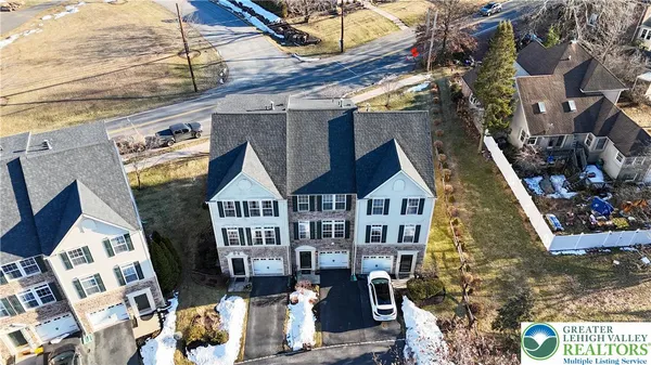 $349,900 | 1632 Oakridge Lane, Hellertown, PA 18055
