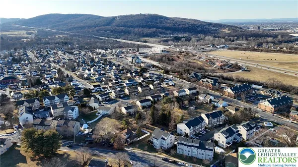 $349,900 | 1632 Oakridge Lane, Hellertown, PA 18055