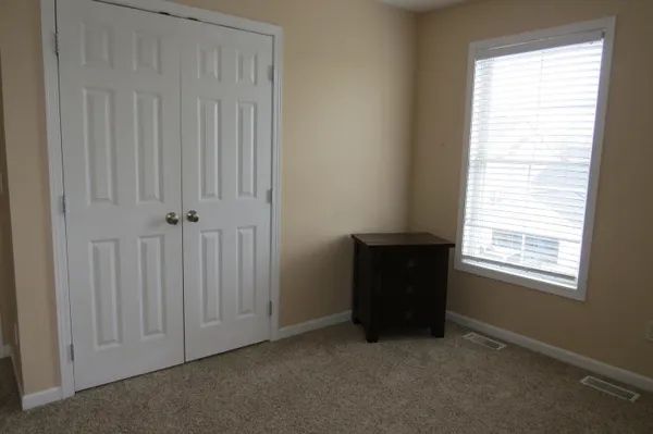 $305,000 | 2122 Sherwood Avenue, Holland, MI 49423