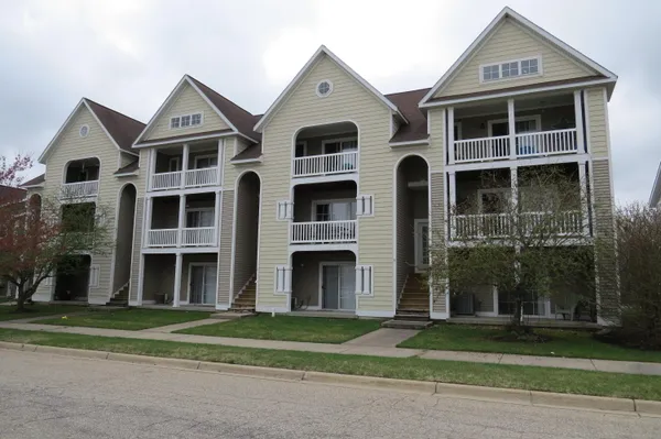 $305,000 | 2122 Sherwood Avenue, Holland, MI 49423
