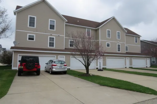 $305,000 | 2122 Sherwood Avenue, Holland, MI 49423