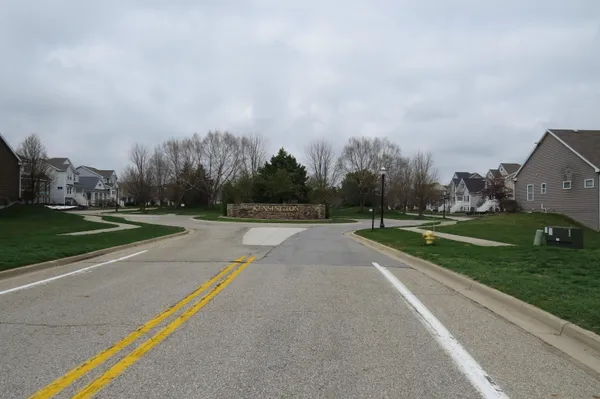 $305,000 | 2122 Sherwood Avenue, Holland, MI 49423