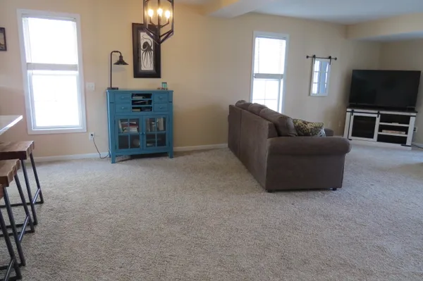 $305,000 | 2122 Sherwood Avenue, Holland, MI 49423