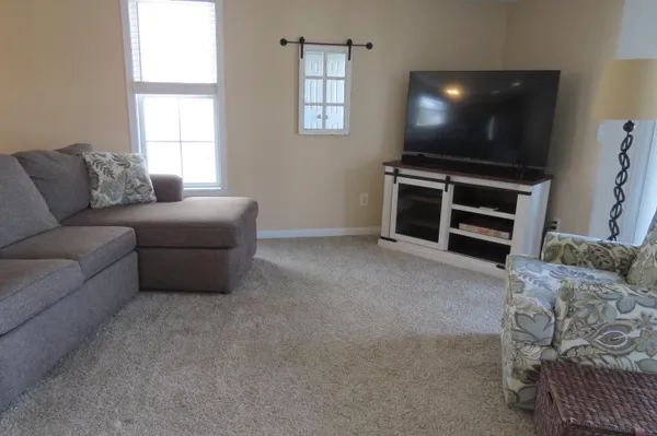 $305,000 | 2122 Sherwood Avenue, Holland, MI 49423