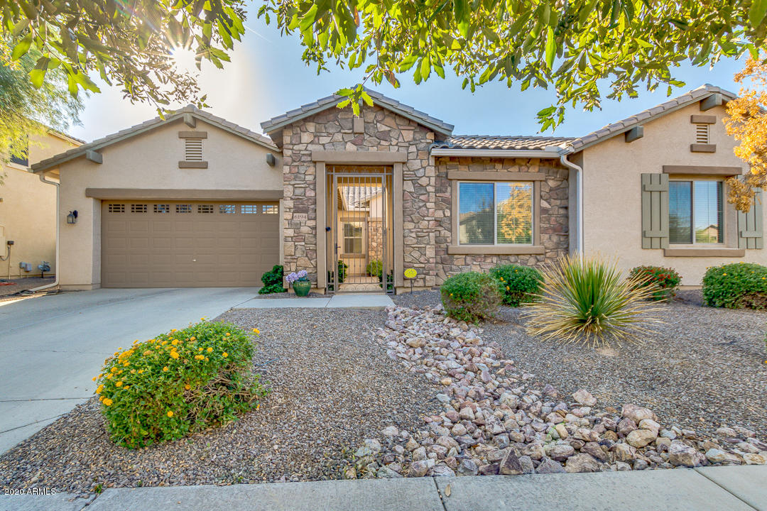 6194 South Rochester Drive Gilbert, AZ 85298 - Photo 1 of 33 01-Rochester
