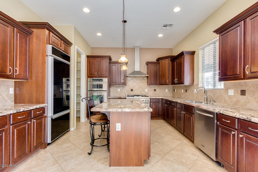 6194 South Rochester Drive Gilbert, AZ 85298 - Photo 11 of 33 16-Rochester