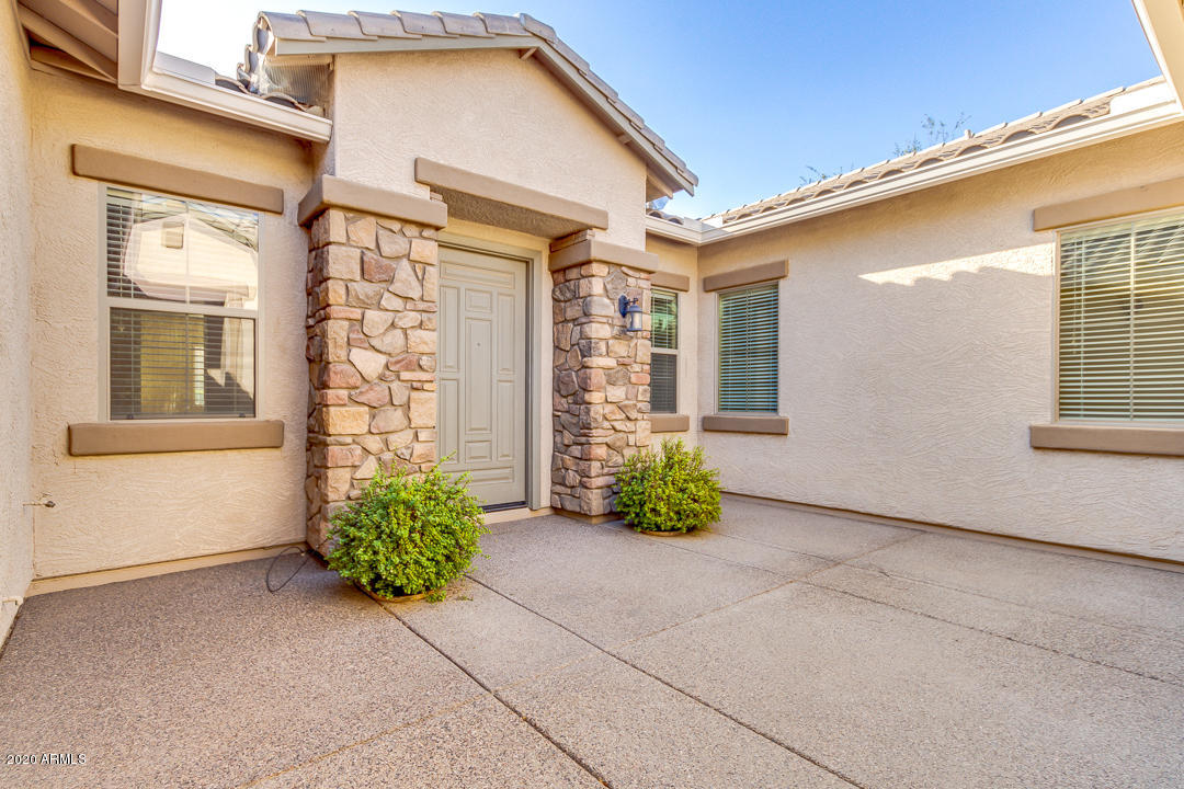 6194 South Rochester Drive Gilbert, AZ 85298 - Photo 3 of 33 05-Rochester