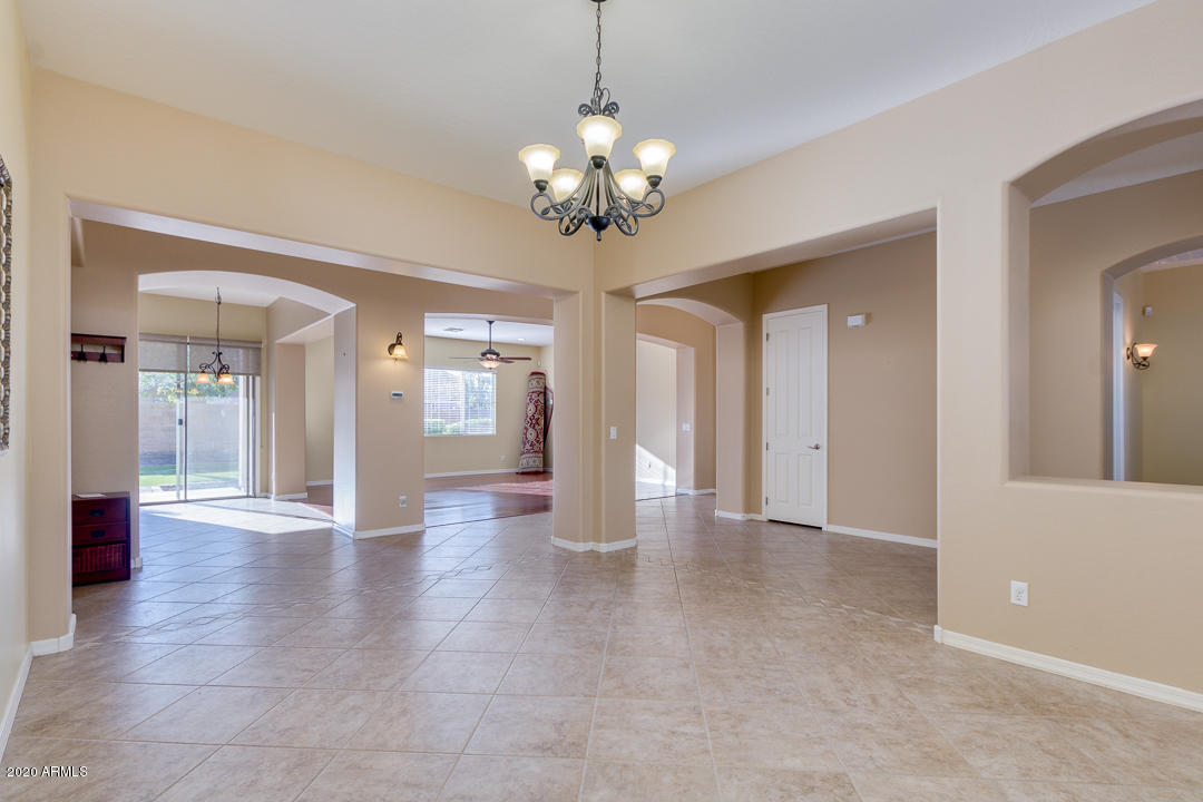 6194 South Rochester Drive Gilbert, AZ 85298 - Photo 6 of 33 08-Rochester