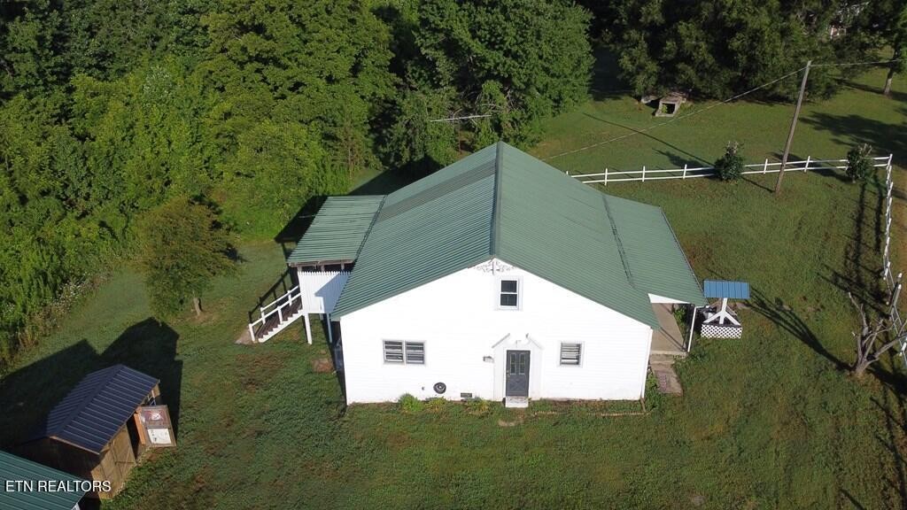 7224 Thomas Twin Oaks Road Baxter, TN 38544 - Photo 11 of 26 an aerial view of a house