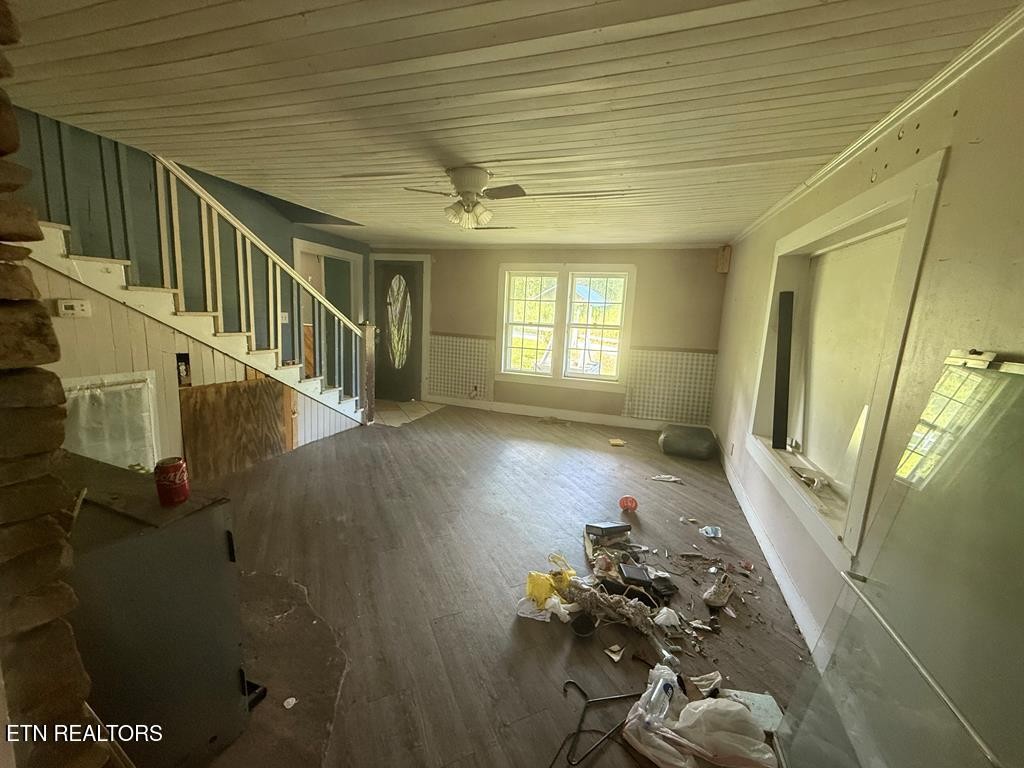 7224 Thomas Twin Oaks Road Baxter, TN 38544 - Photo 14 of 26 a view of entryway with a front door