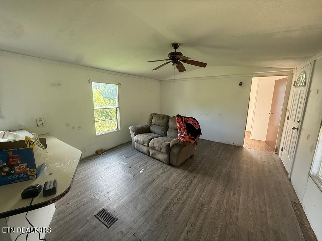 7224 Thomas Twin Oaks Road Baxter, TN 38544 - Photo 16 of 26 a living room with furniture and a window