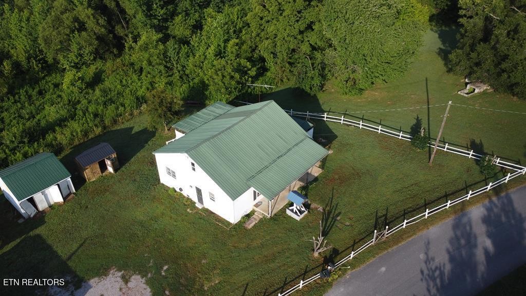 7224 Thomas Twin Oaks Road Baxter, TN 38544 - Photo 2 of 26 an aerial view of a house