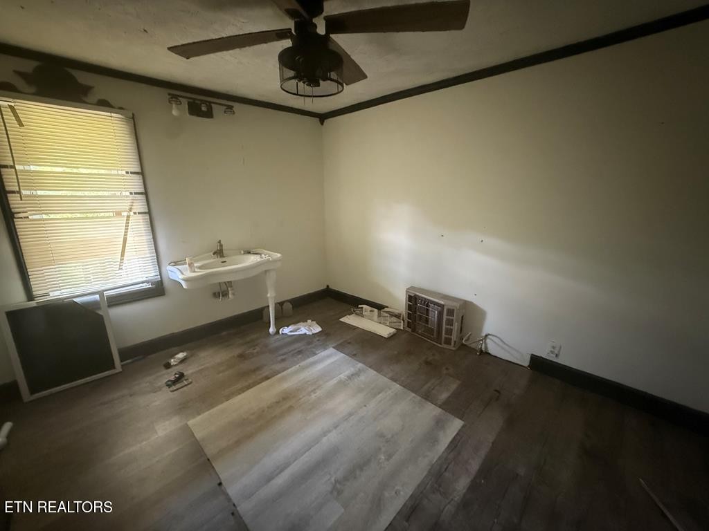 7224 Thomas Twin Oaks Road Baxter, TN 38544 - Photo 23 of 26 a room with furniture and window