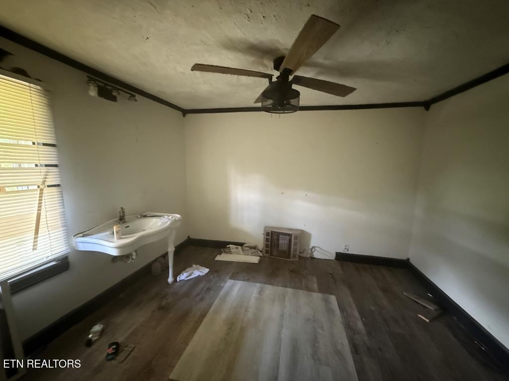 7224 Thomas Twin Oaks Road Baxter, TN 38544 - Photo 25 of 26 a workspace with furniture and a window