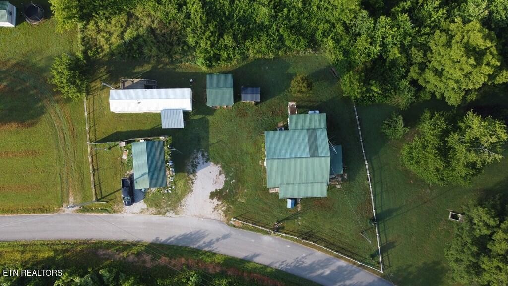 7224 Thomas Twin Oaks Road Baxter, TN 38544 - Photo 6 of 26 an aerial view of a house
