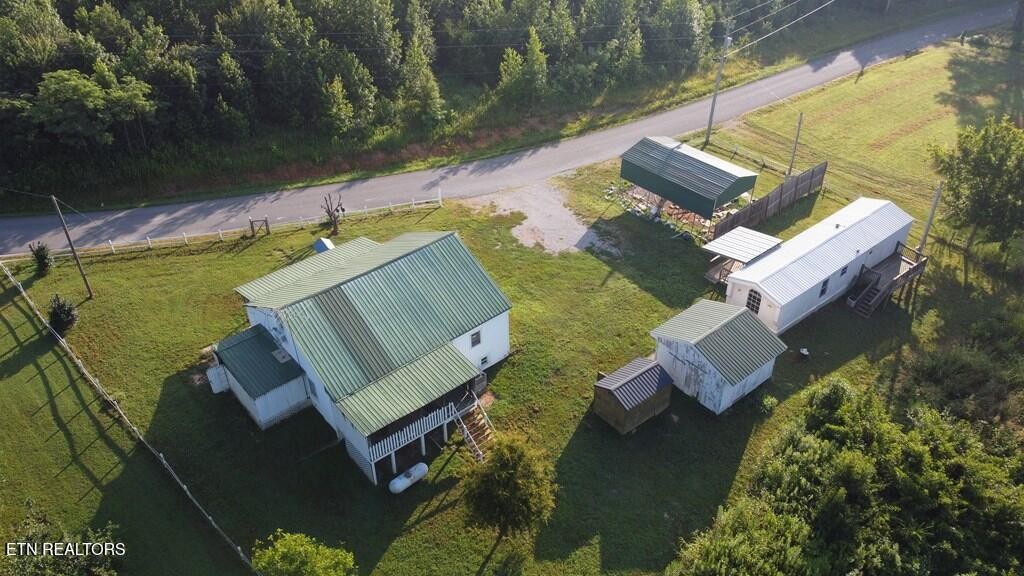 7224 Thomas Twin Oaks Road Baxter, TN 38544 - Photo 10 of 26 a view of a patio in backyard