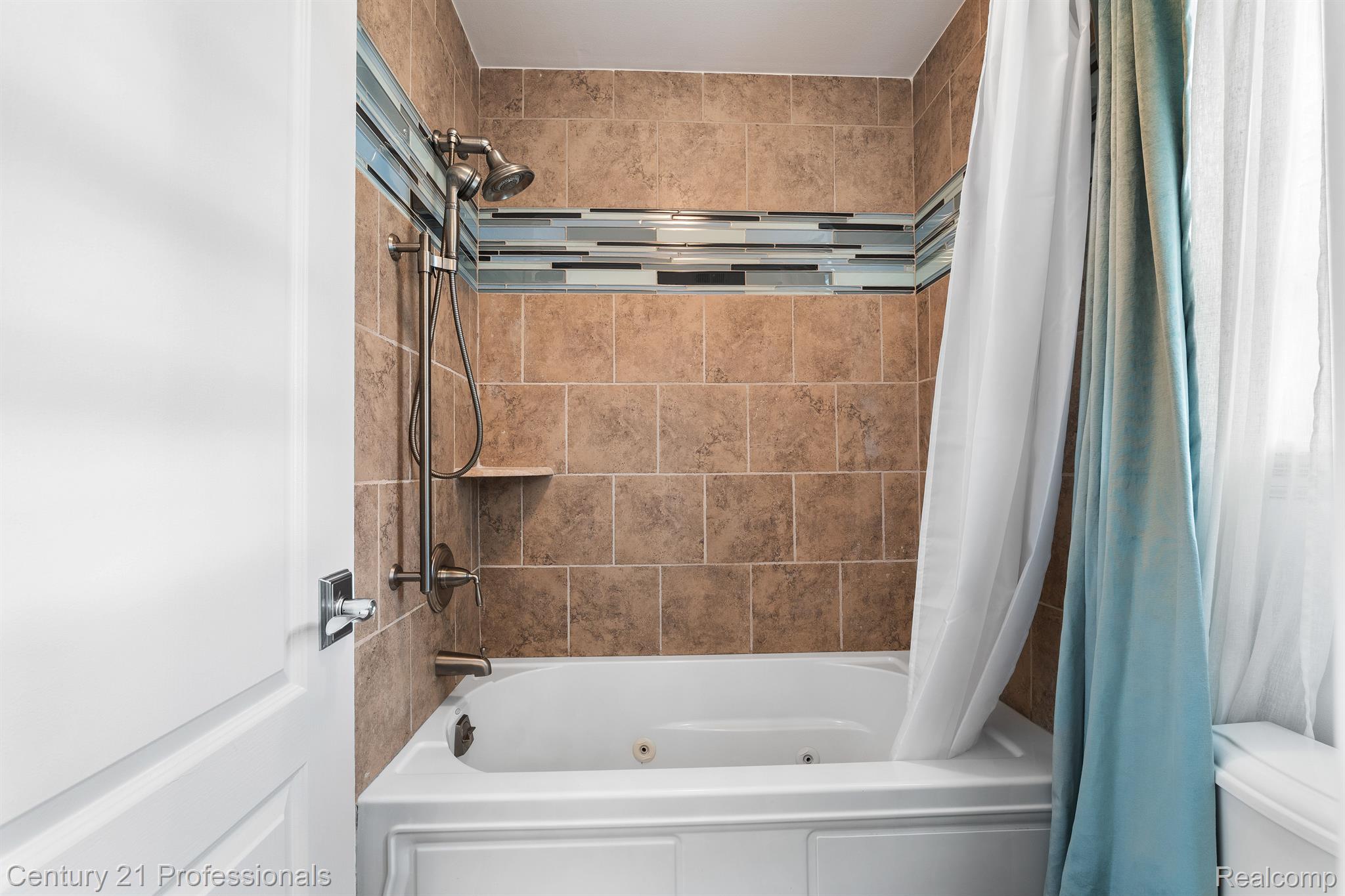 51 Manor Way Rochester, MI 48309 - Photo 18 of 25 Gallery Image 18
