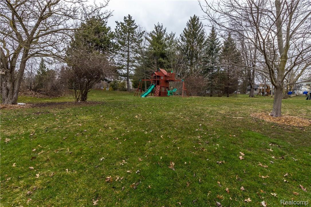 3378 Walton Blvd. Rochester, MI 48309 - Photo 31 of 35 Exteriors (12 of 13).jpg