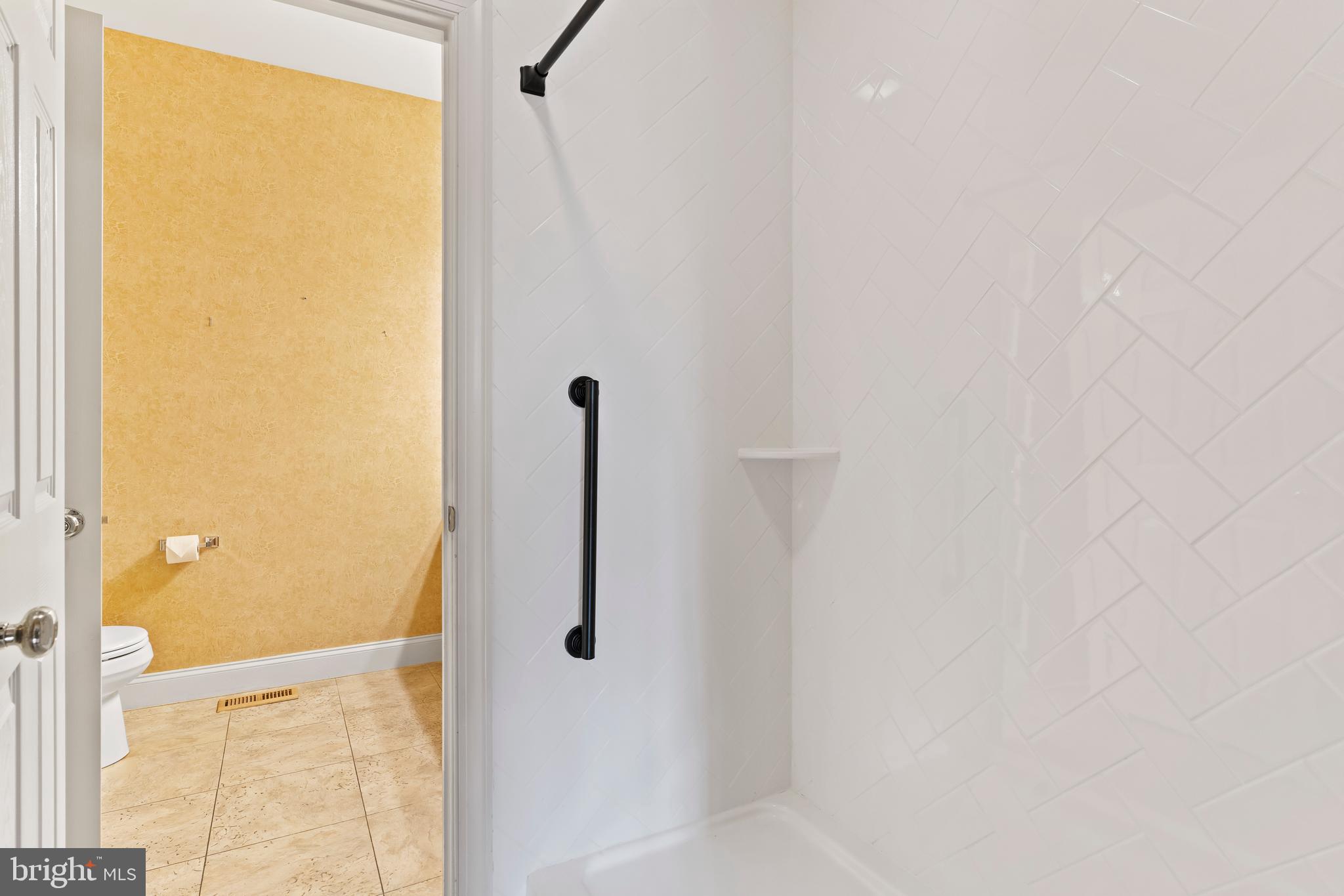 1920 Roxbury Court Mechanicsburg, PA 17055 - Photo 21 of 34 a bathroom with a shower