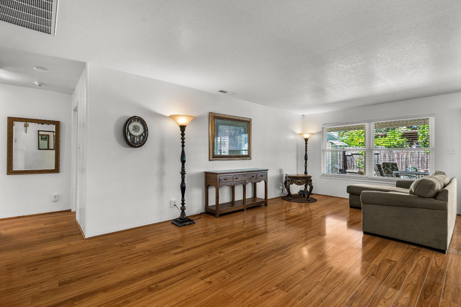 9713 Thornton Road Stockton, CA 95209 - Photo 8 of 49