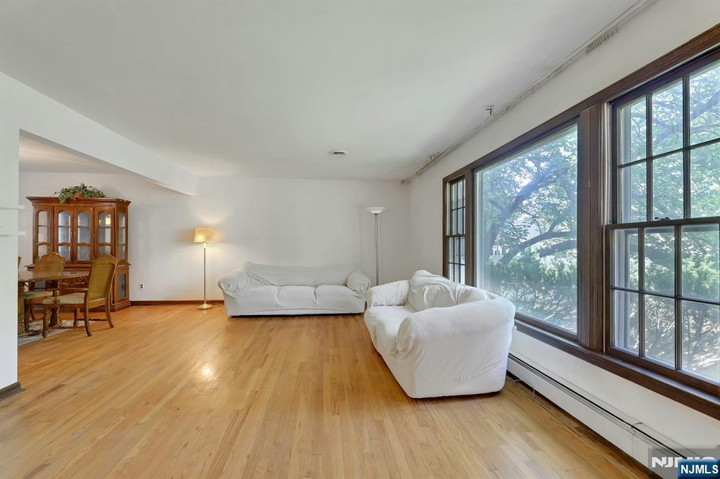 281 Rivara Court Ridgewood, NJ 07450 - Photo 12 of 41