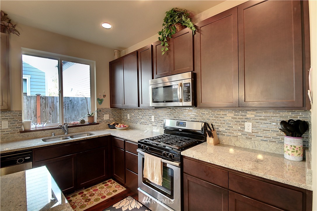 321 203rd Place Southeast Bothell, WA 98012 - Photo 8 of 17