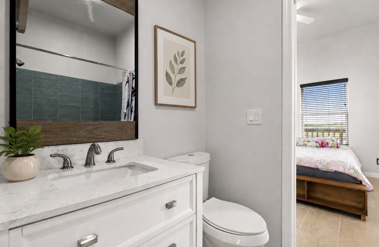 167 Garth Street Freeport, TX 77541 - Photo 23 of 34 Jack n Jill bathroom