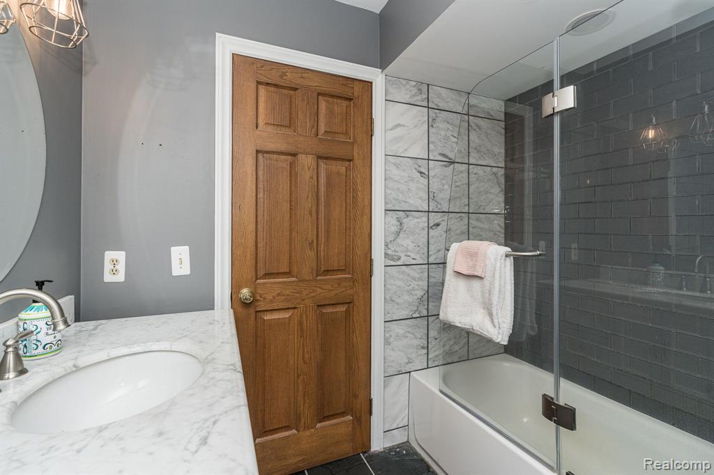 3965 Collins Road Oakland, MI 48363 - Photo 28 of 63