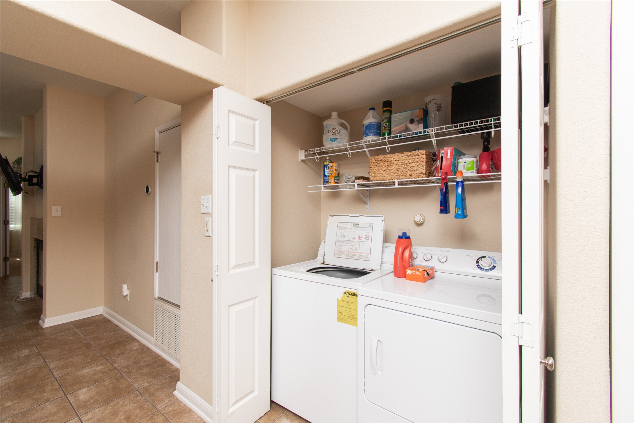 421 Shadow Point San Marcos, TX 78666 - Photo 9 of 24 Laundry area featuring washer and clothes dryer and baseboards