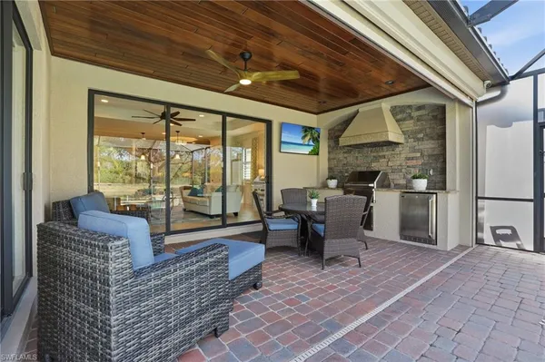 $895,000 | 3022 Aviamar Circle, Naples, FL 34114