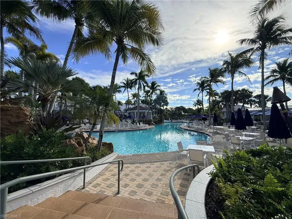$895,000 | 3022 Aviamar Circle, Naples, FL 34114