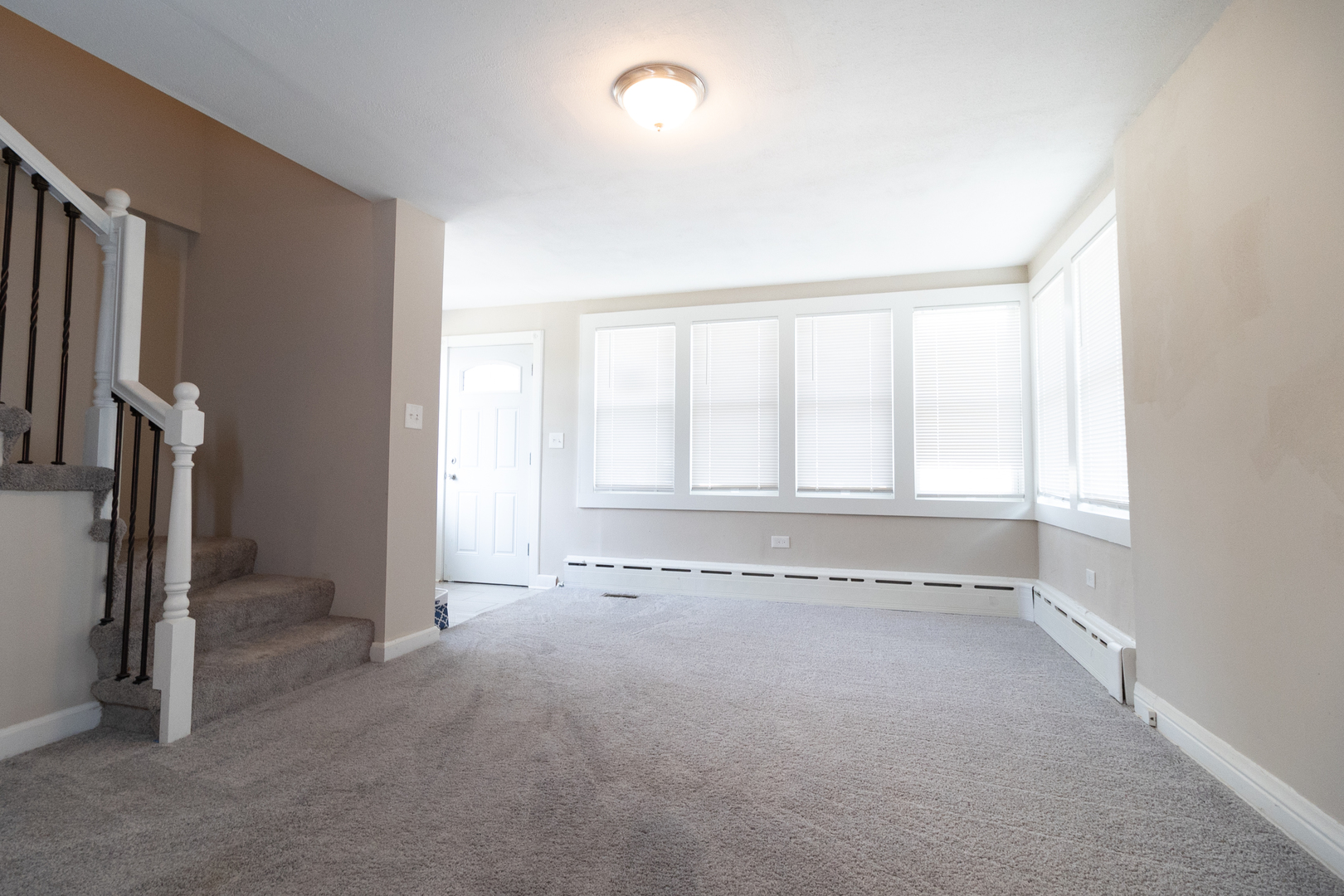 9501 Jackson Avenue Brookfield, IL 60513 - Photo 3 of 5 an empty room with windows