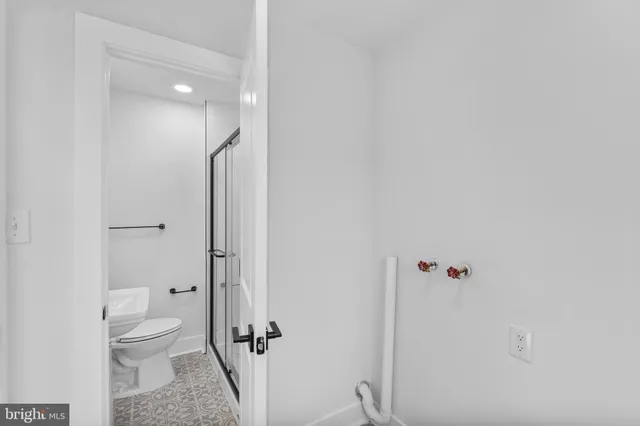 a bathroom with a toilet and a shower