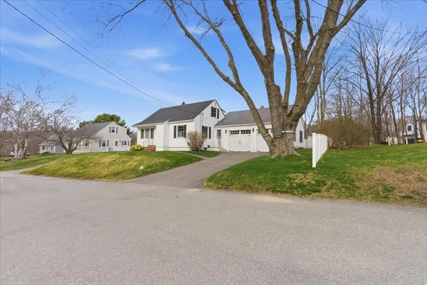 $650,000 | 15 Grover Road, Cape Elizabeth, ME 04107