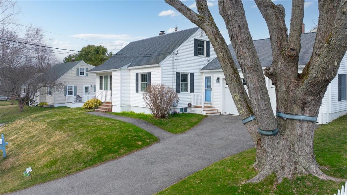 15 Grover Road Cape Elizabeth, ME 04107 - Photo 3 of 60 3 02