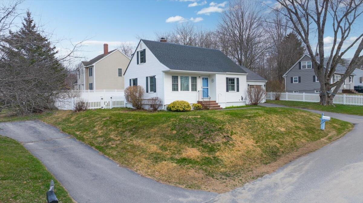 15 Grover Road Cape Elizabeth, ME 04107 - Photo 4 of 60 4 06