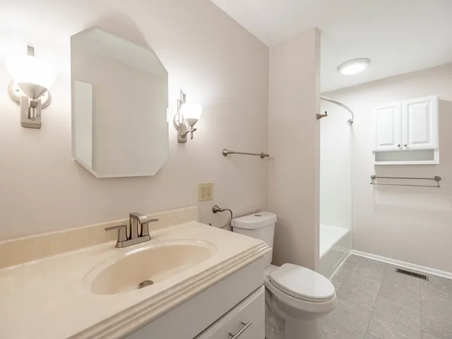 $354,900 | 1200 Nippert Drive, Streamwood, IL 60107