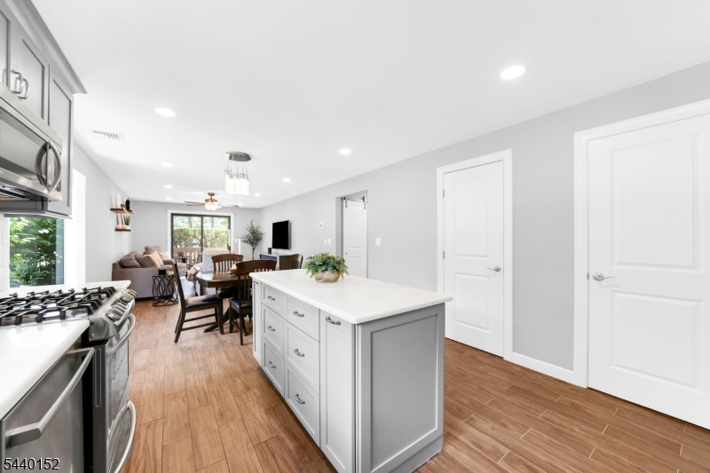 136 Changebridge Road, Unit 7 Montville, NJ 07045 - Photo 5 of 23