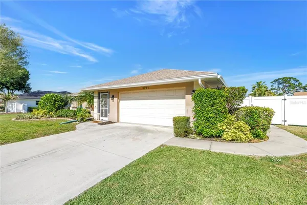 $2,950 | 5771 Timberlake Drive, Sarasota, FL 34243