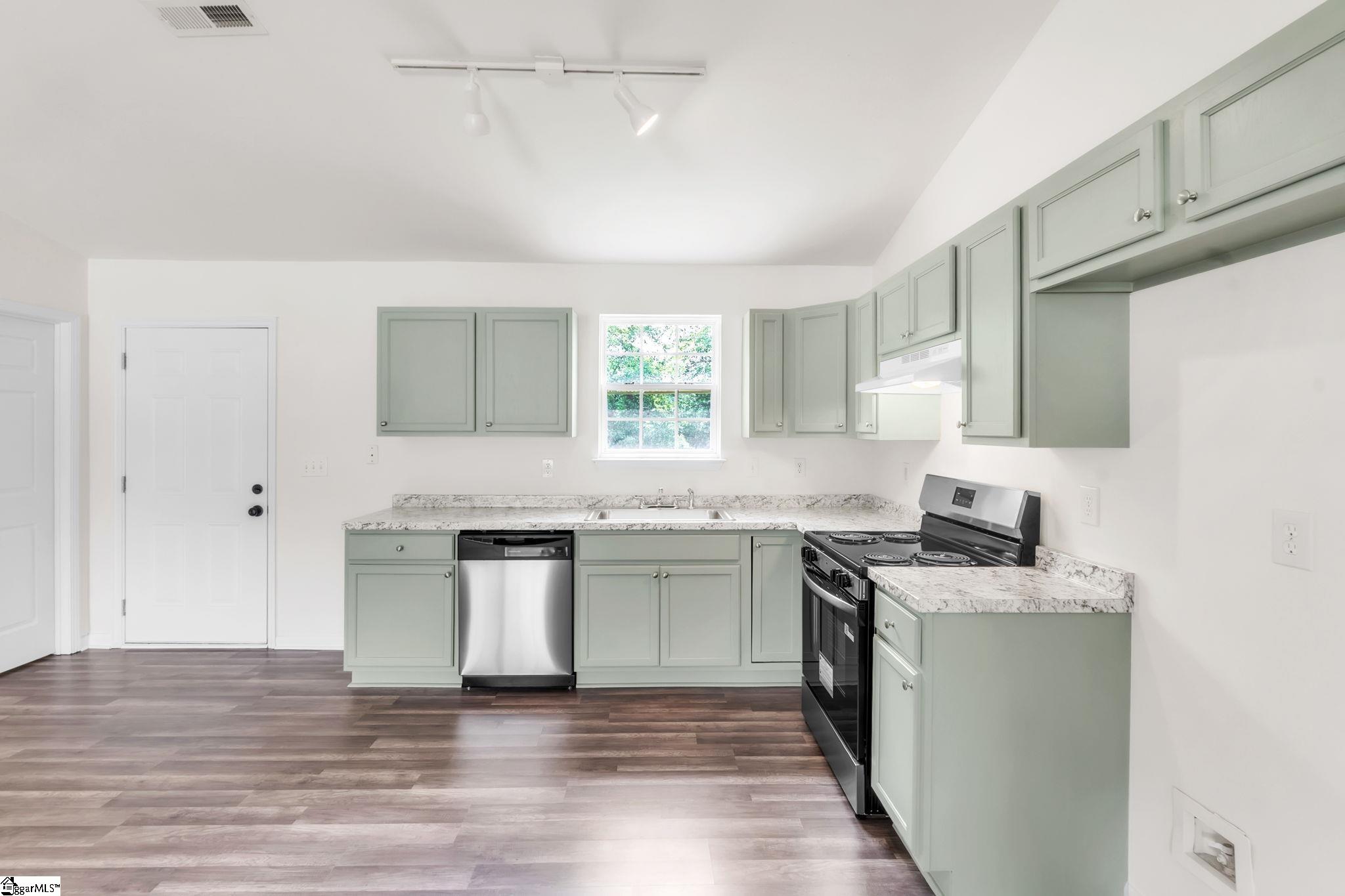 205 Riverbreeze Road Greenville, SC 29611 - Photo 6 of 25 Gallery Image 6