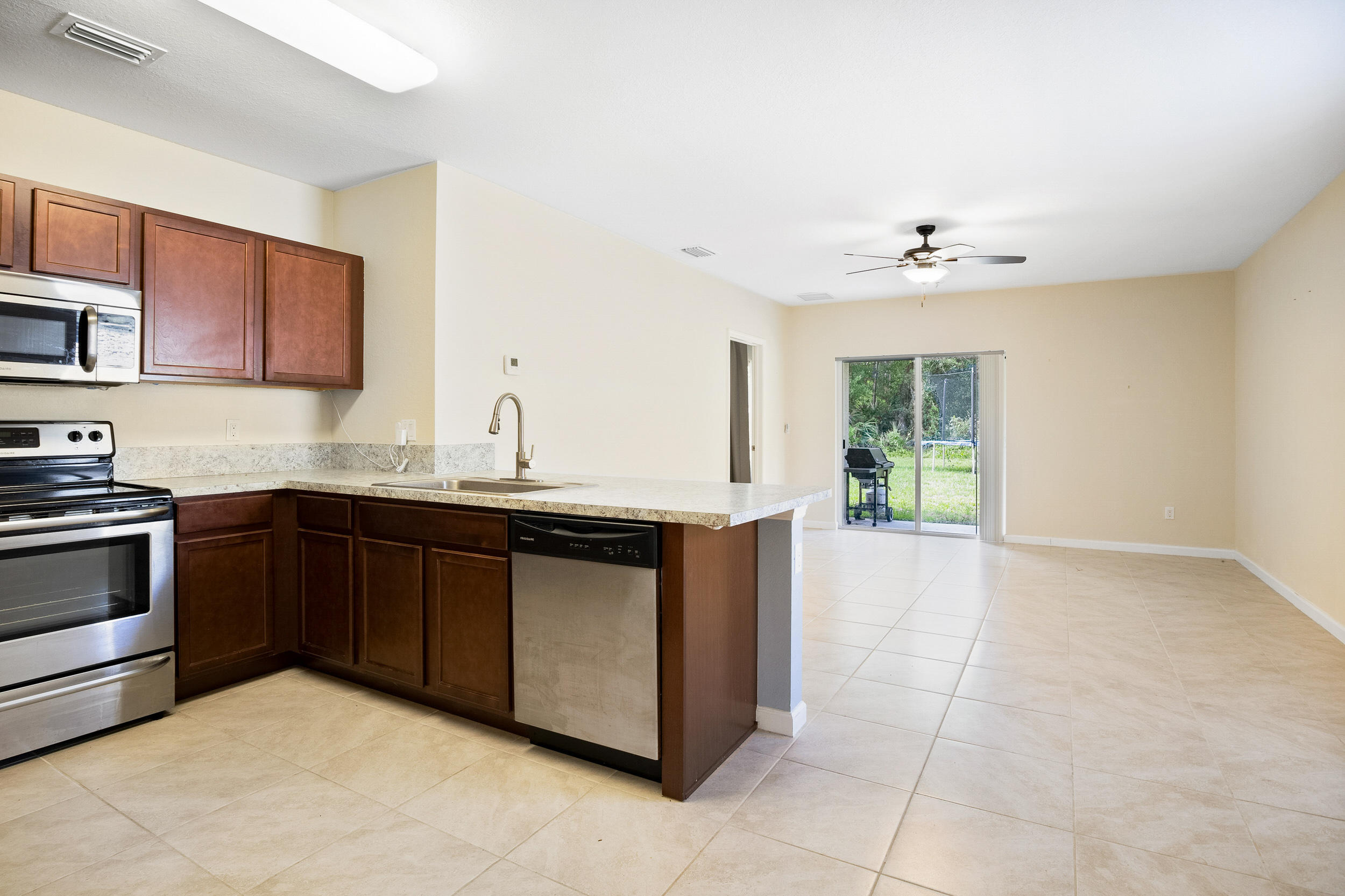 6830 Mitchell Street Jupiter, FL 33458 - Photo 9 of 22 KITCHEN