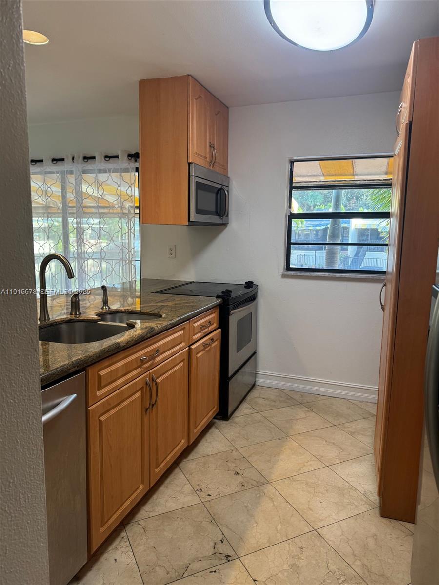 7000 Crown Gate Court, Unit 7000 Miami Lakes, FL 33014 - Photo 20 of 25