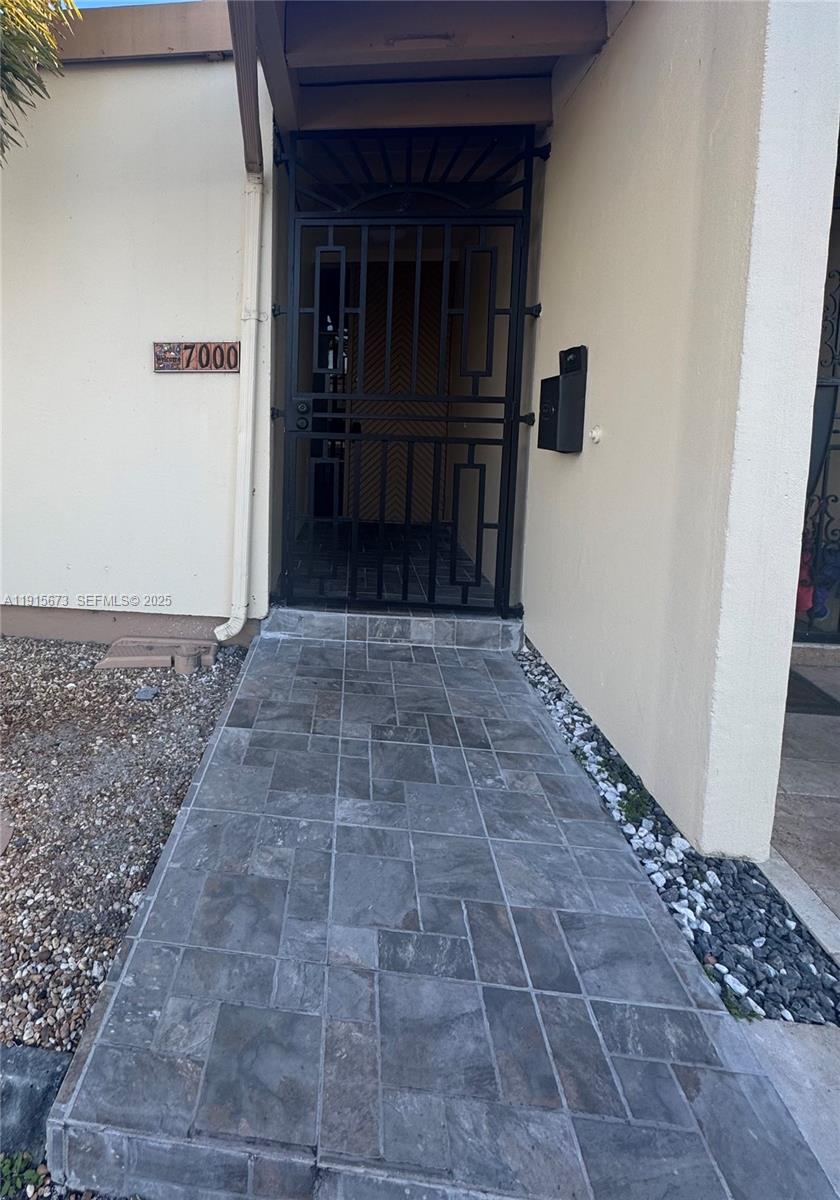 7000 Crown Gate Court, Unit 7000 Miami Lakes, FL 33014 - Photo 4 of 25