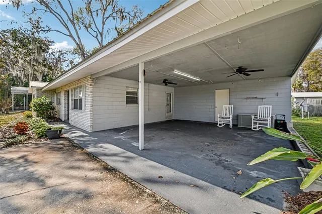 a view of a house with backyard