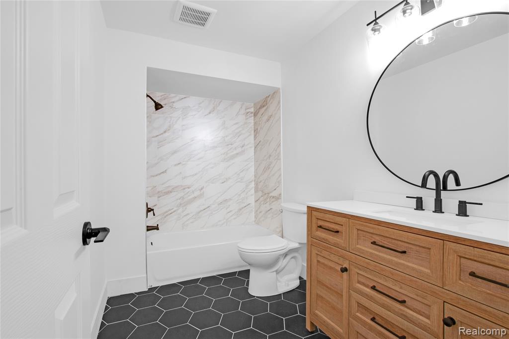 21423 Gill Road Farmington Hills, MI 48335 - Photo 15 of 32
