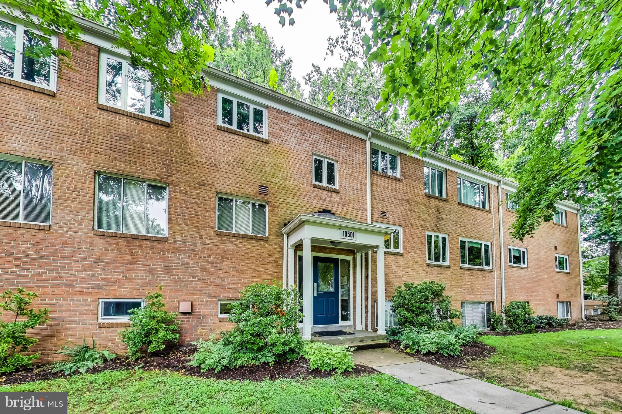 10501 Montrose Avenue, Unit 103 Bethesda, MD 20814 - Photo 4 of 27 a front view of a house with garden